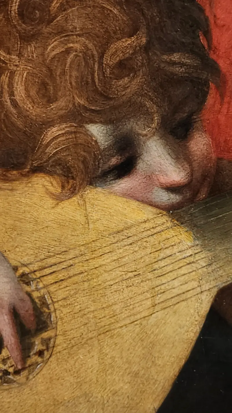 angel lute detail