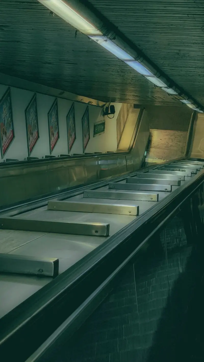 metro escalator